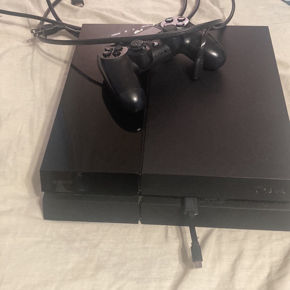 ps4 for sale comes with 9 games and works perfectly! - Picture 2 of 3
